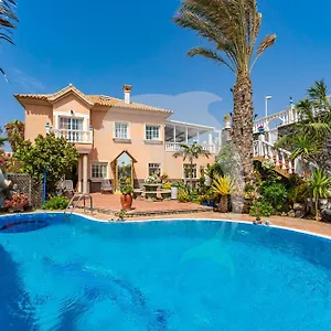 https://apartamentos-los-delfines.adeje-hotels.com